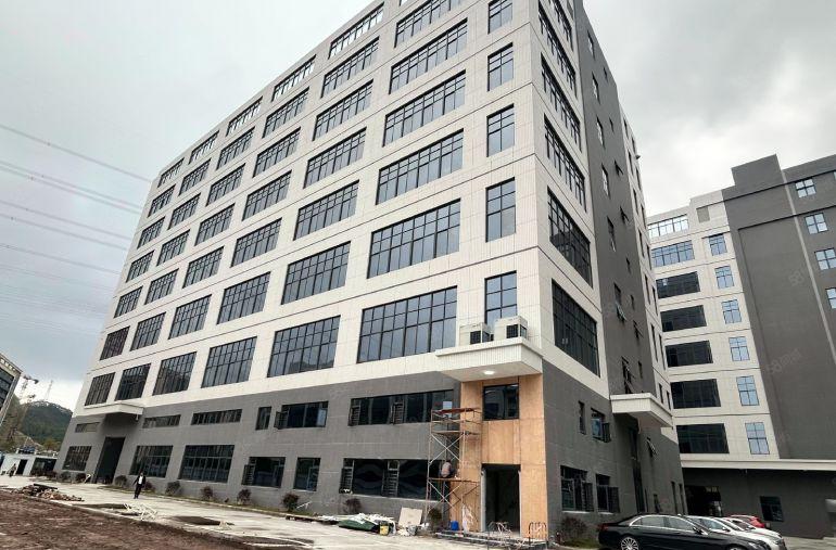 8元！镇隆高速口新出4000平原房东红本厂房仓库出租