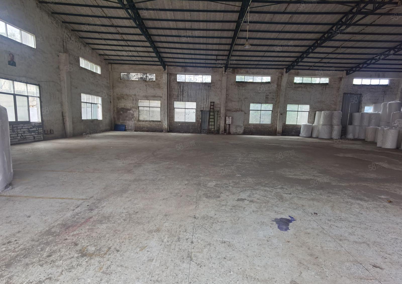 淡水500平方钢结构仓库厂房招租。价格实惠，带卸货平台！！