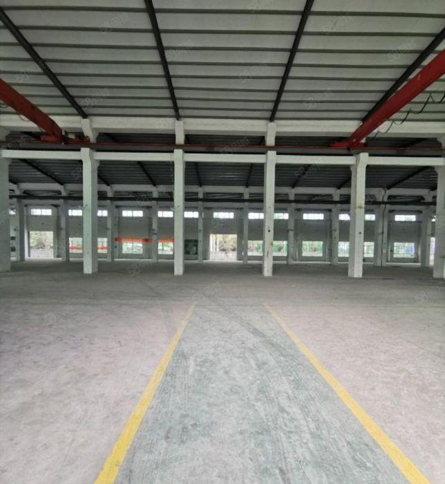 秋长国道旁临深新出带行车钢结构滴水10米13000平低价出租