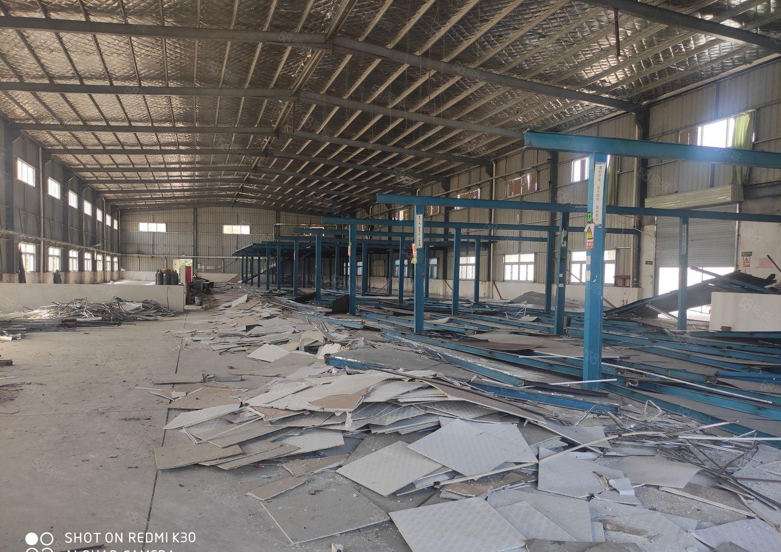 独门独院钢构，方便进出大车，滴水10米，证件齐全。