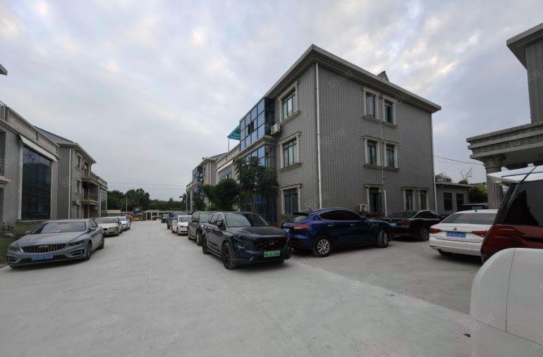 新圩800平别墅出租可做项目部好招工交通便利办公仓库