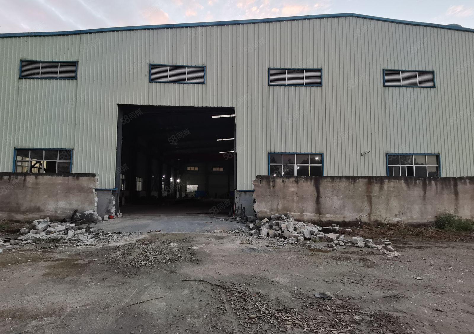 独院带行车钢构厂房，滴水9米，带1200平空地，可办环评厂房