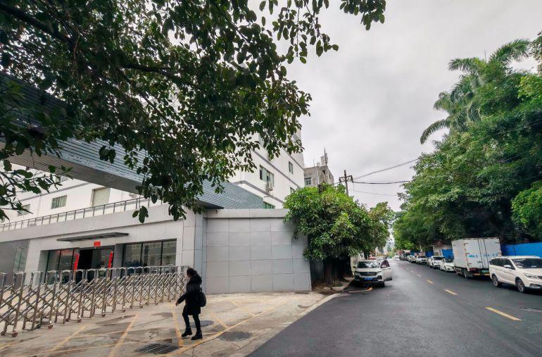 秋长原房东独院钢构厂房出租3500平带喷油喷漆环评空地大进车