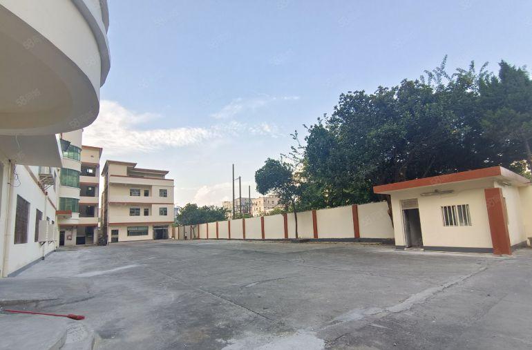 镇隆工业区主干道旁独门独院厂房出租，交通便利，证件齐全