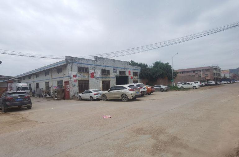 门口空地超大的钢构厂房900平方出租