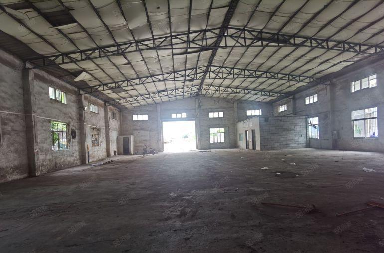 门口空地超大的钢构厂房900平方出租