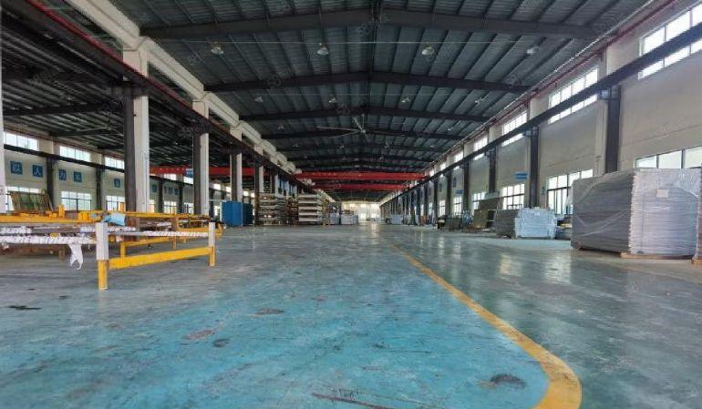 秋长滴水8米带牛角位6000平钢结构厂房出租500平起可分租