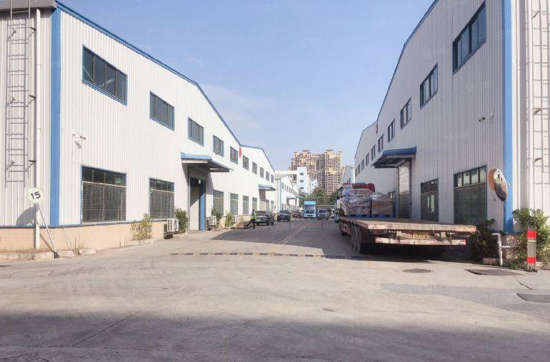 秋长临深滴水10米钢构带现成行车，大小好分租，仓库厂房出租