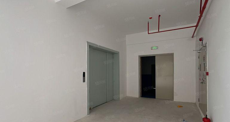 秋长主干道边上新出一楼3000平带牛脚高度8米厂房特价出租