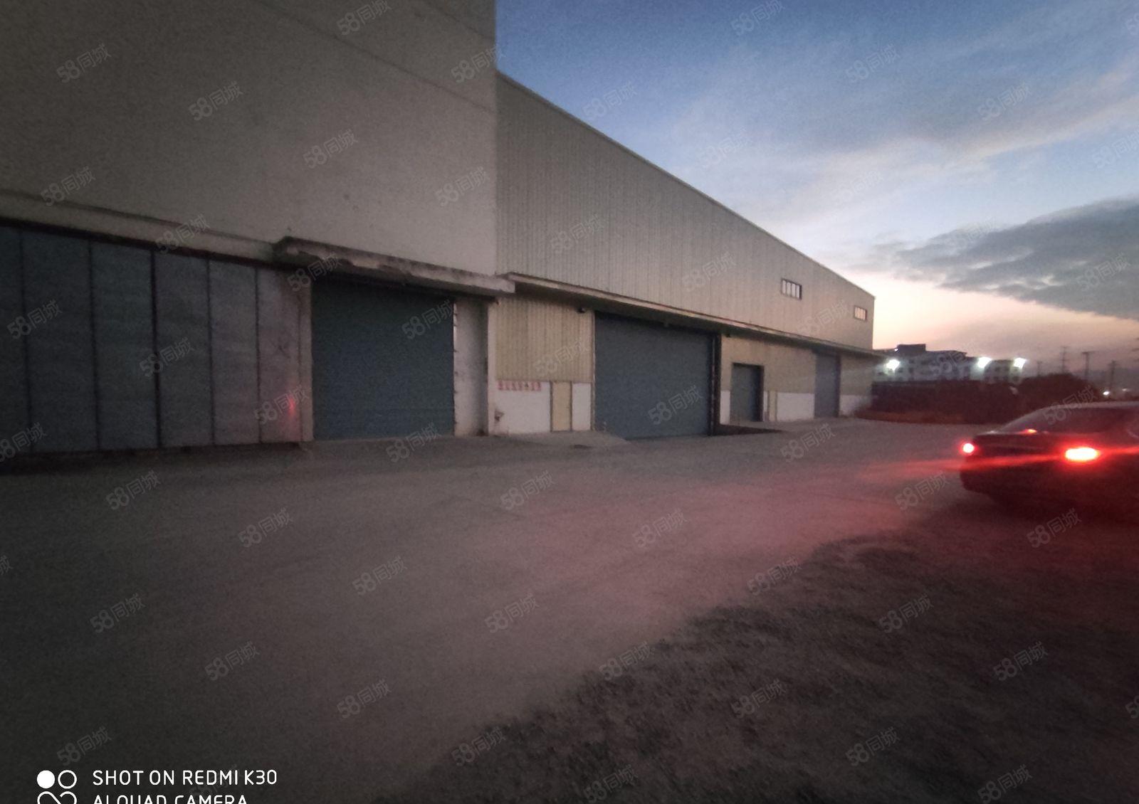 独门独院厂房，现成40吨行吊，原房东出租，证件齐全。