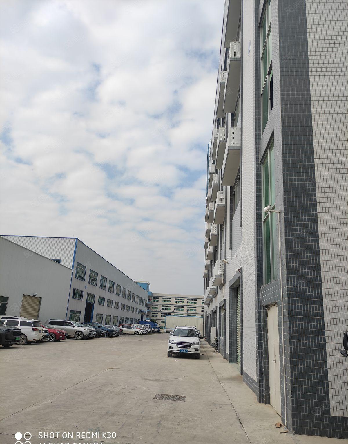 园区环境优美，配套设施完善，年底特价出租。