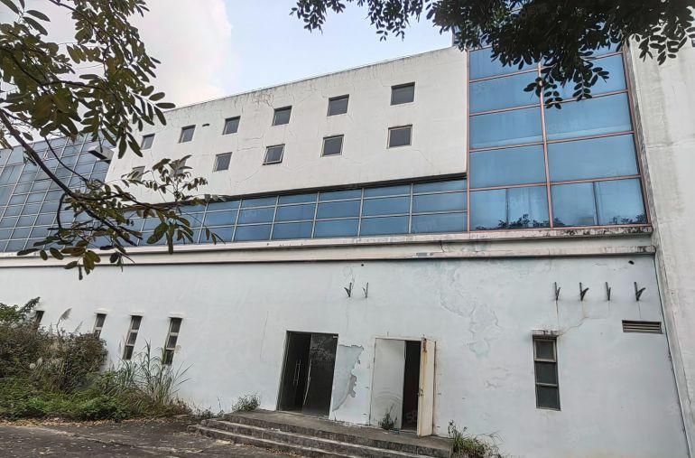 西区独门独院标准厂房二层报价    5元一楼1万平空地5万平