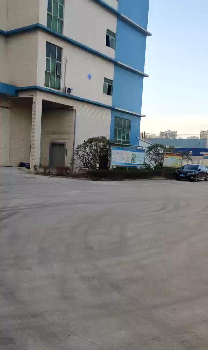 园区环境优美，配套设施完善，年底特价出租。