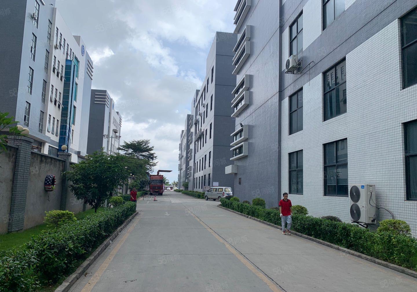 每层7800平米，1楼高8.5米，带装修，有行车，厂房出租