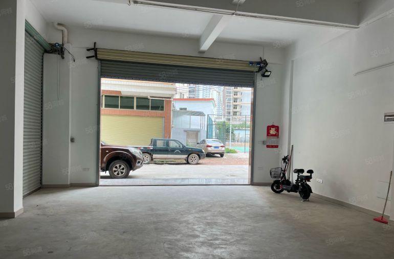 大亚湾澳头路边铺面出租，有阁楼，三相电，好停车。