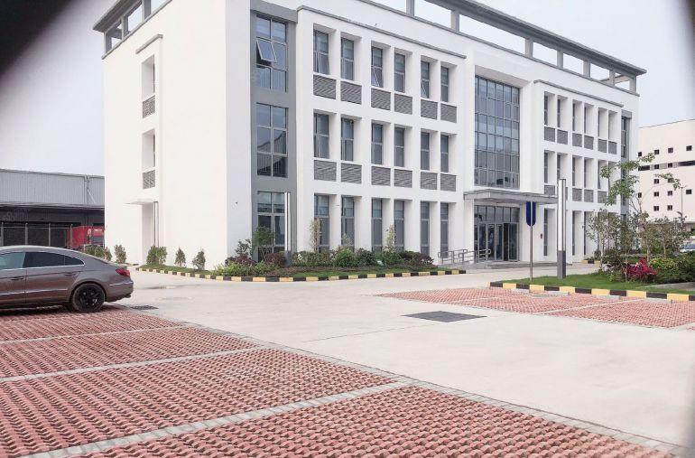 大亚湾临深，免租期3个月，带装修办公室，主线到位厂房仓库出租