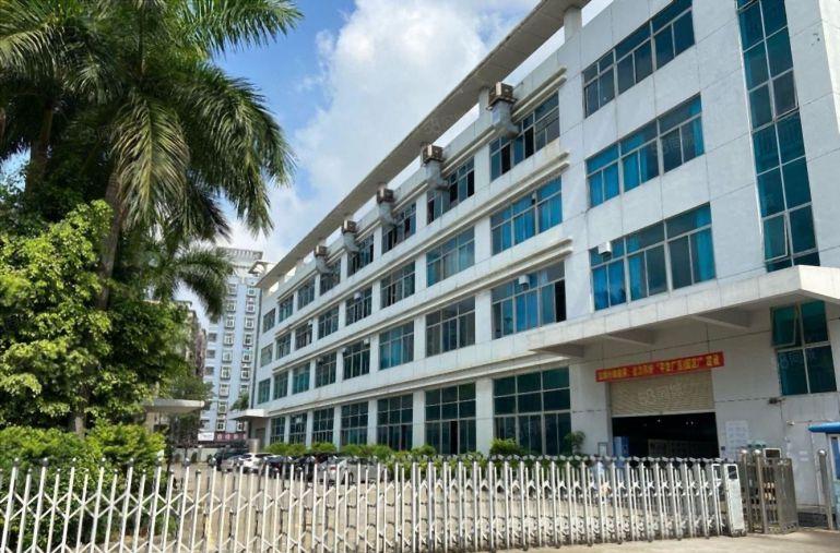 10元厂房，1000平现成装修，原房东直租，无转让费