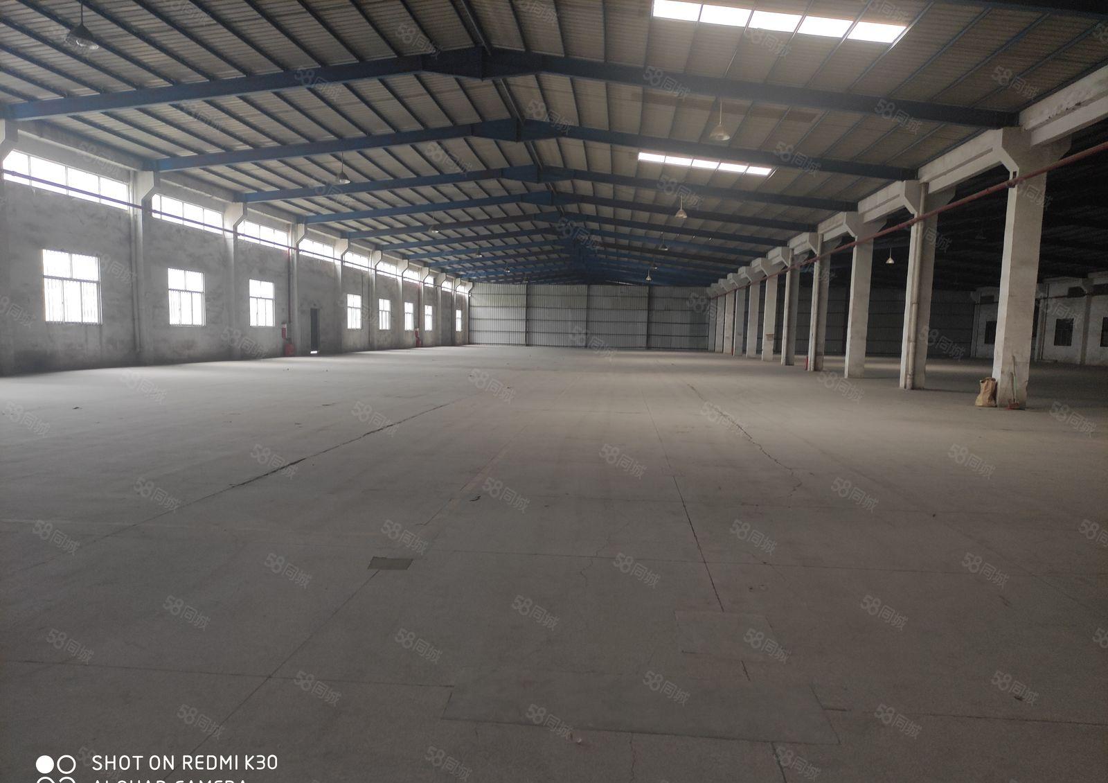 临深厂房，室内室外均有卸货平台。