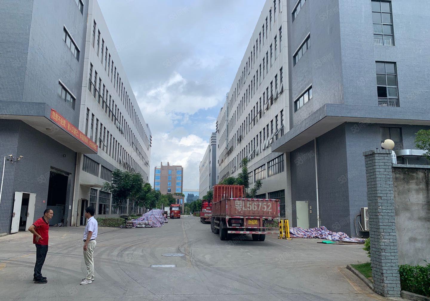 每层7800平米，1楼高8.5米，带装修，有行车，厂房出租