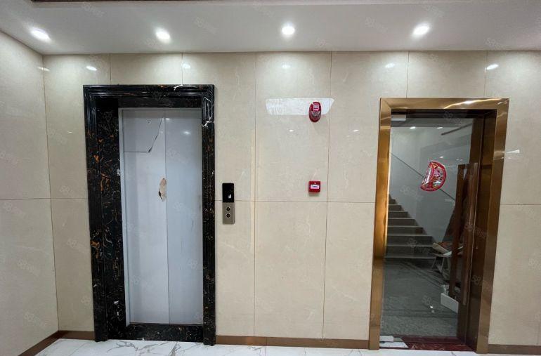 大亚湾万达装修办公室，租金2000元，带家私，拎包进驻。