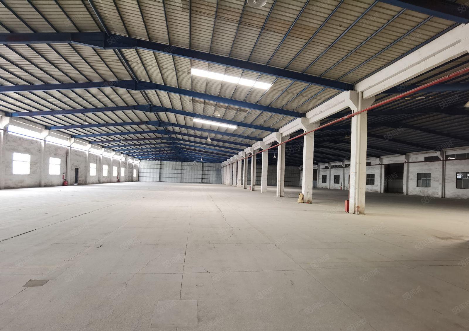 一个仓库1200平   总共两个仓库2400平   红本厂房