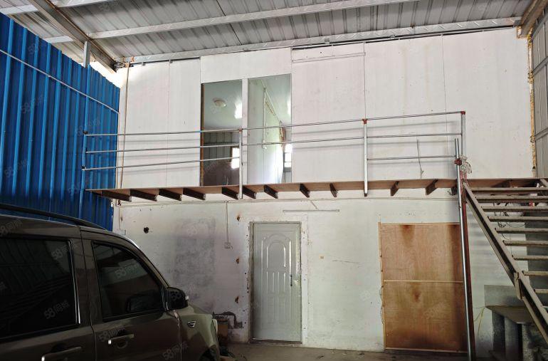 原房东滴水7米钢构出租，实际面积220平，现成办公室宿舍！