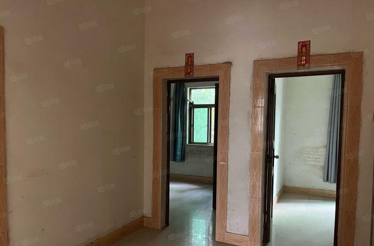 独门独院整栋出租，租金2000元。