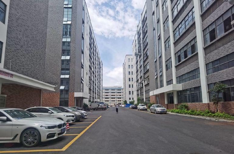 大亚湾一楼层高6米1380平米带牛角总面积4万平米可带楼上租