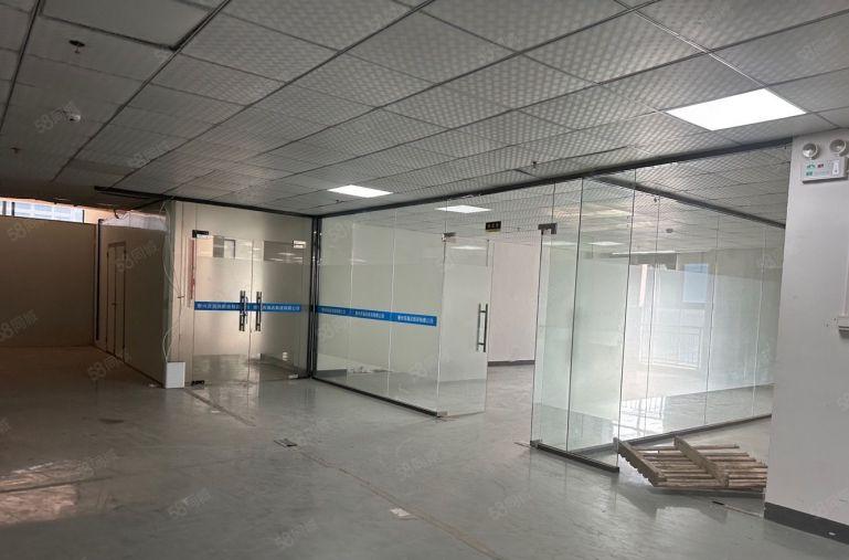 大亚湾新出带装修原房东800平楼上厂房价格便宜好停车！