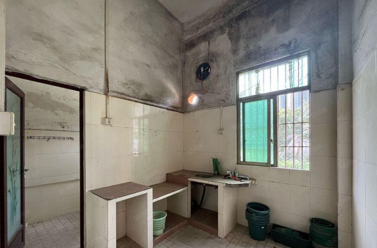 大亚湾单一层仓库厂房直租，原房东。不限制行业。