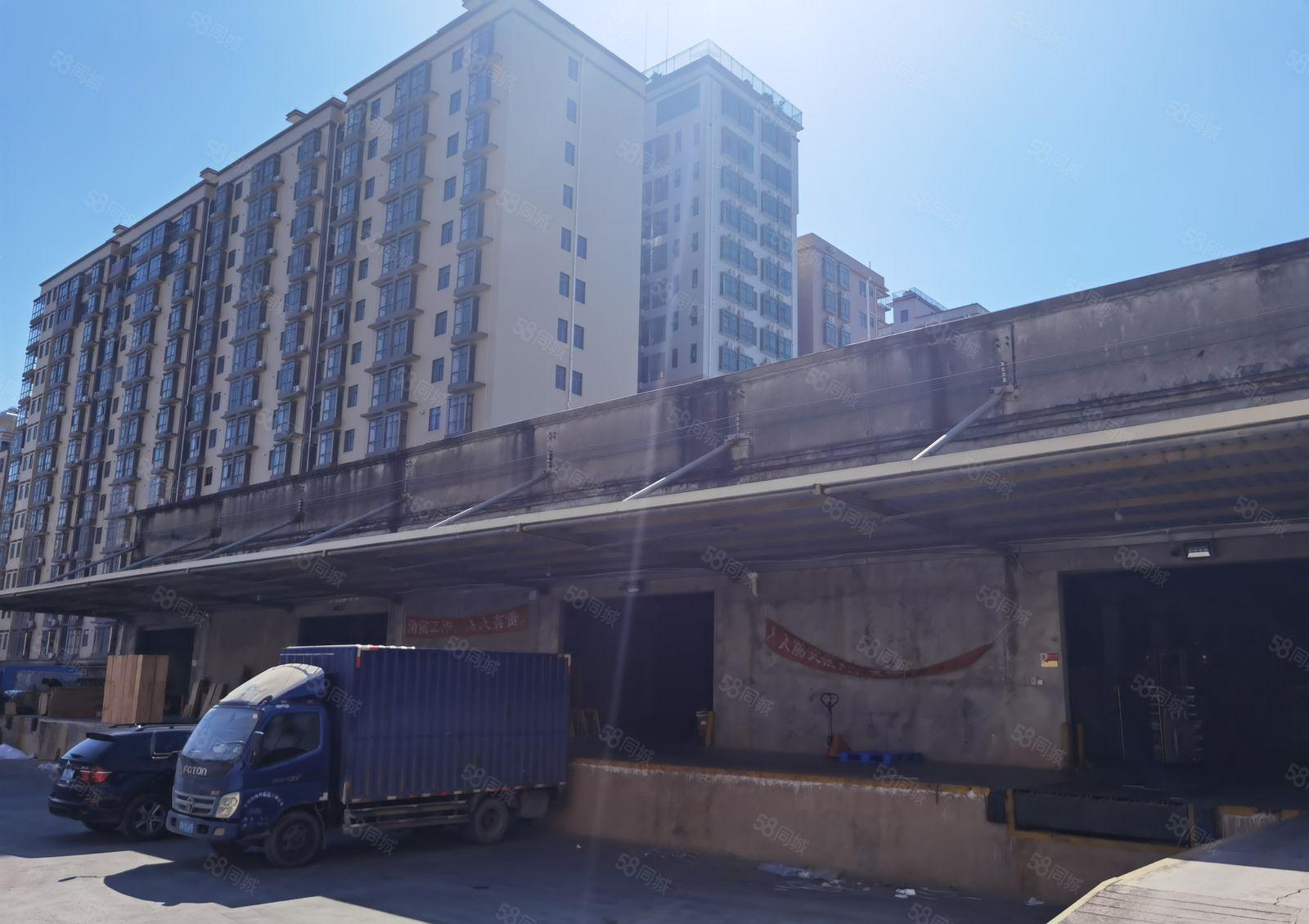 临深地段，室内有卸货平台，可进出17米大车，丙二级消防。