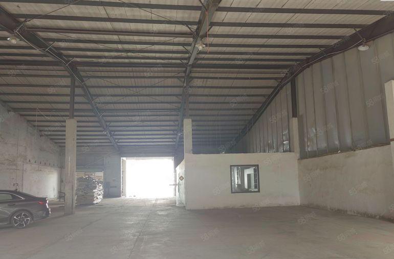 临深地段独门独院一楼钢构面积2800平，大小面积可分租九成新