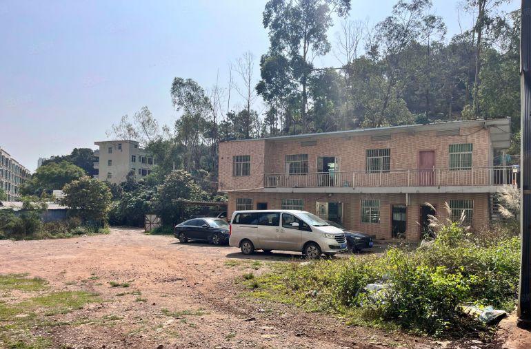 石化区附近钢构1400平米，租金11200元月，可进出大车