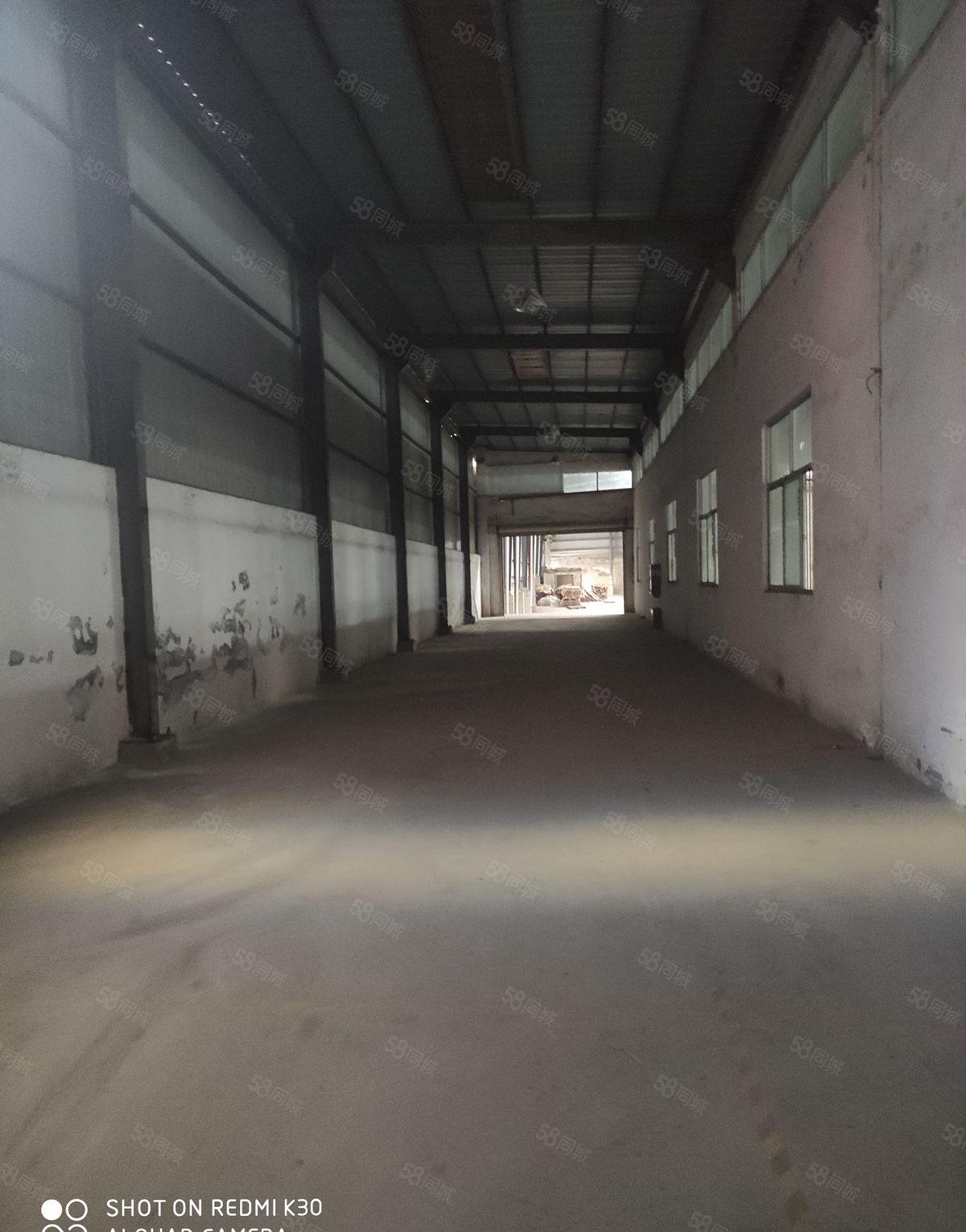 临深地段，室内有卸货平台，可进出17米大车，丙二级消防。