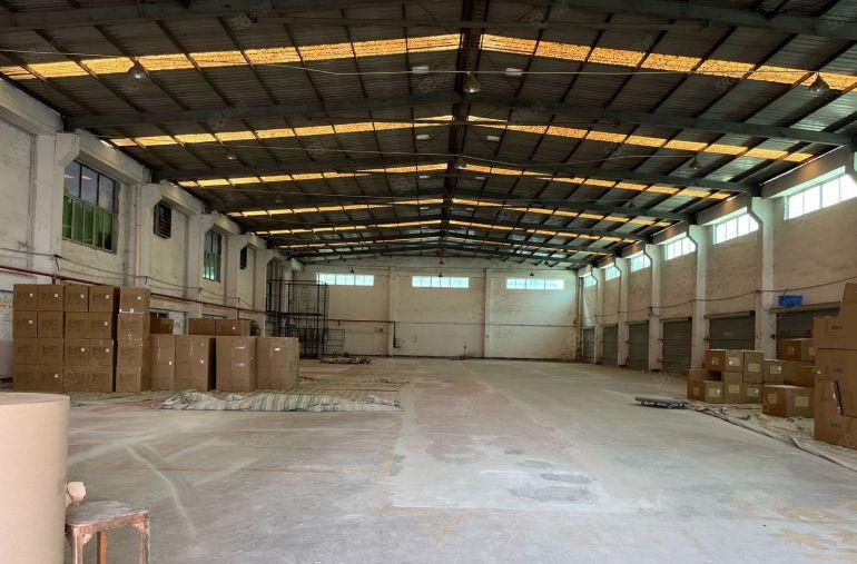 大亚湾石化大道现成带卸货平台钢构仓库，9米高。