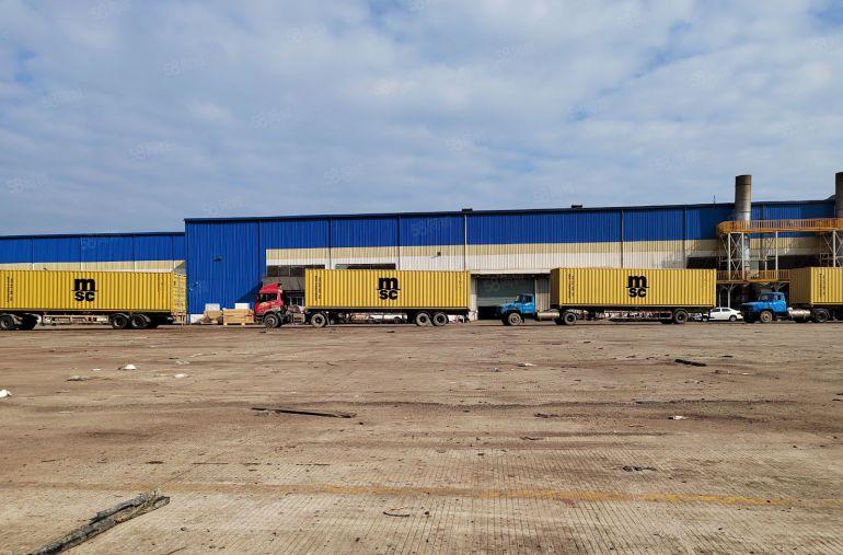 单一层钢结构厂房出租，层高13米，有行车，面积3万平，可分租