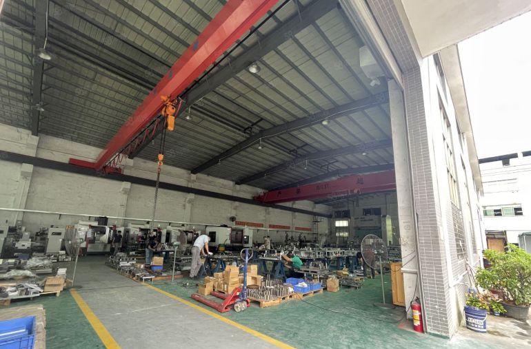 新出原房东自带航车2部单一层厂房出租