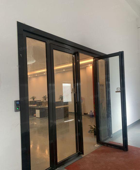 龙溪科技园标准厂房带豪华装修，面积1880平，可分租价格优惠