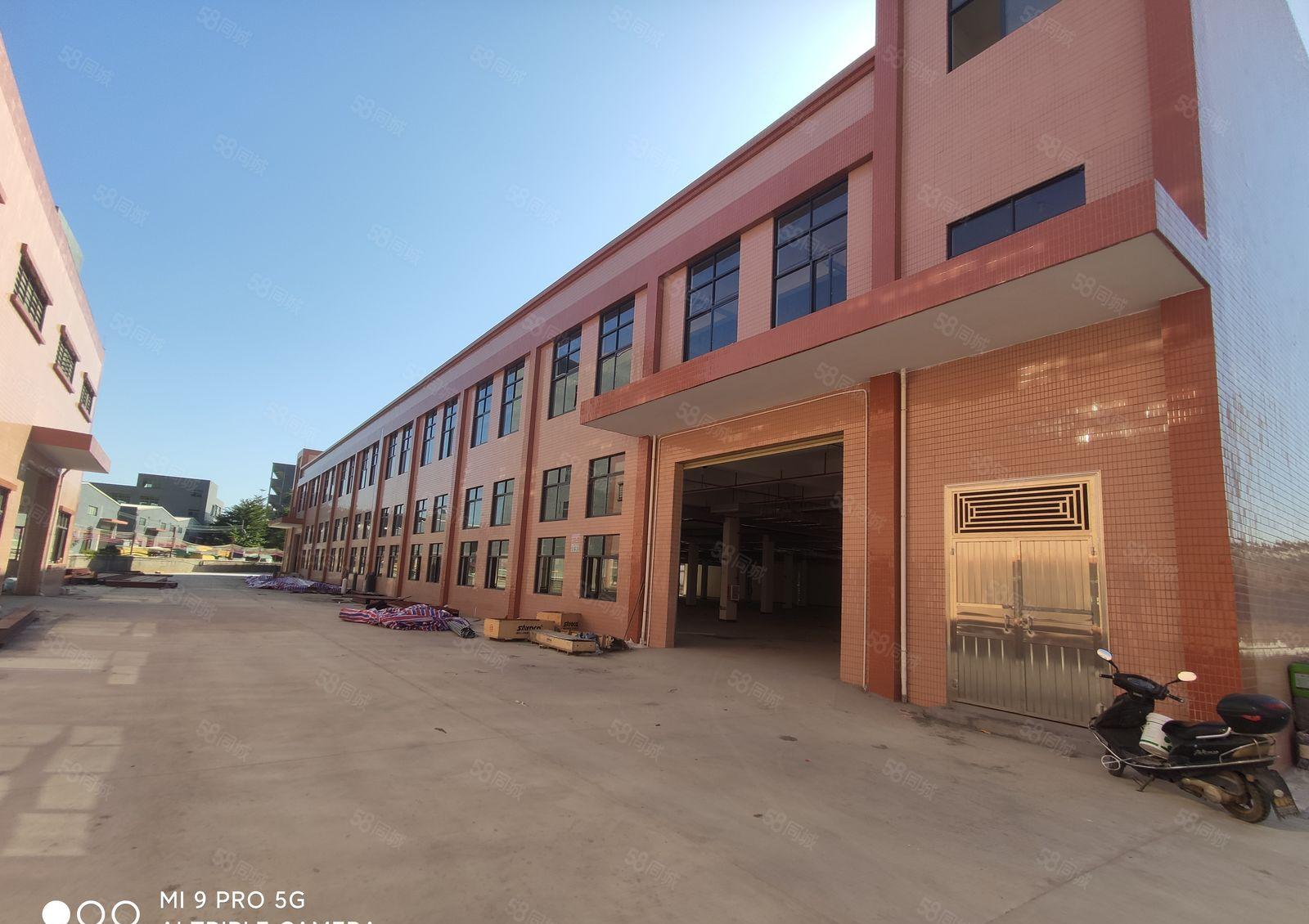 全新砖墙到顶单一层，周围无居民，国土证，交通方便。