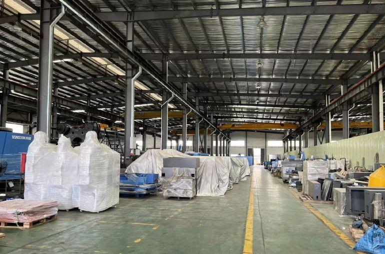 园洲5000平独院钢构出租，层高10米，带航车10吨4部