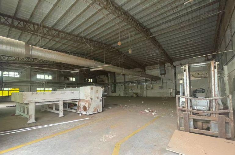 原房东独院砖墙到顶单一层2000平，现成的办公室大车非常方便