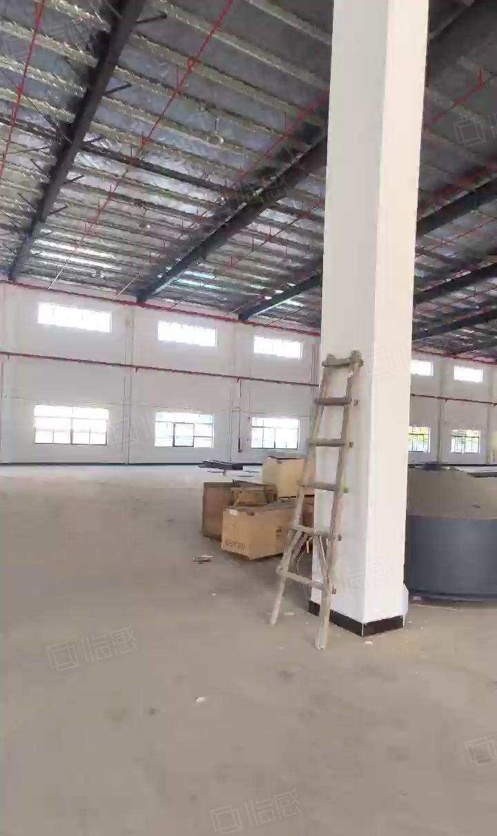 全新砖墙到顶单一层，周围无居民，国土证，交通方便。