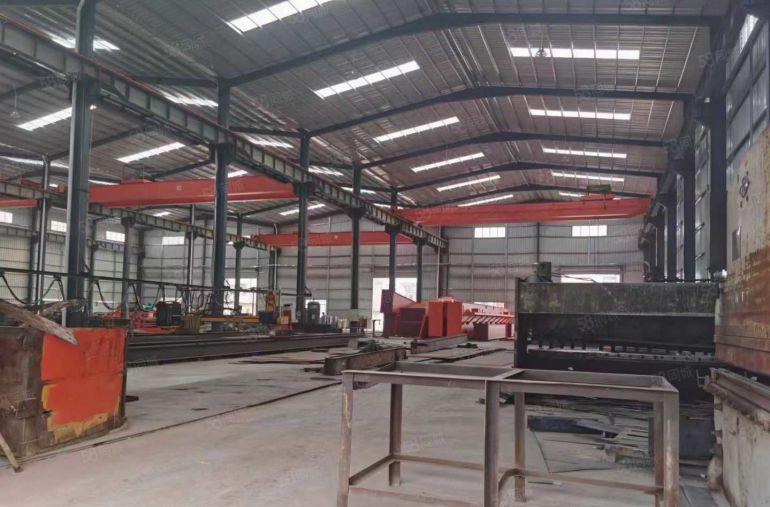 园洲带现成航车的厂房出租7500方，滴水9米水电齐全，可分租