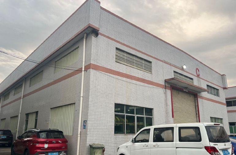 厂房出租带航车，中间没有柱子，独立精装修办公室有注塑喷油环评