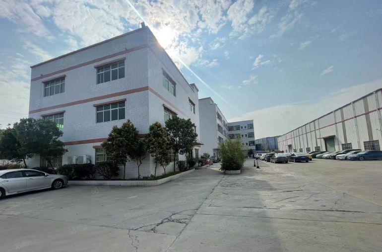 园洲带现成航车的厂房出租7500方，滴水9米水电齐全，可分租