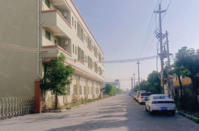 石湾原房东独院厂房出租4300平方，空地大。证件齐全交通方便