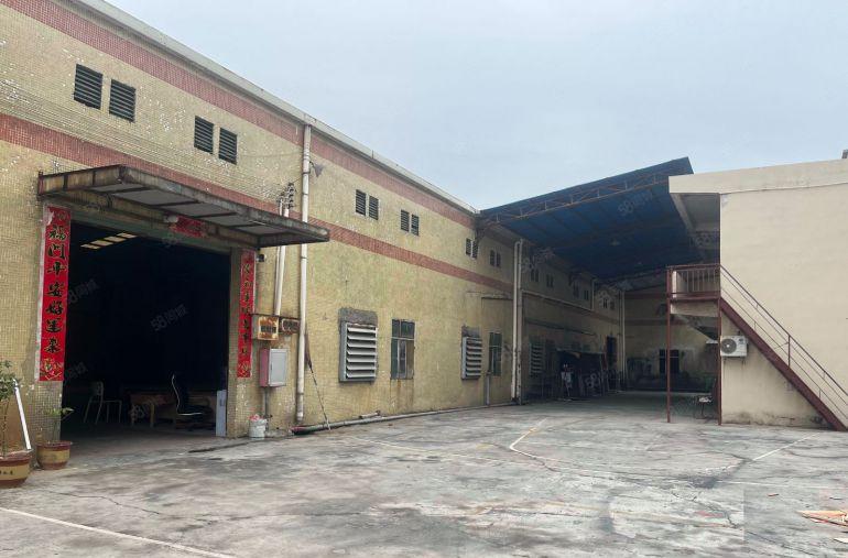 园洲镇上南村委砖墙到顶单一层独门独院厂房低价出租，超大空地