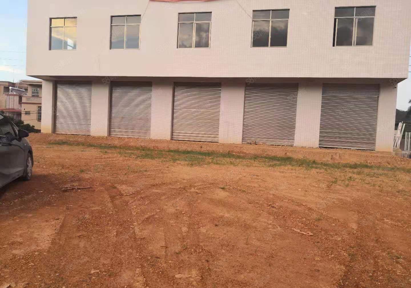 龙溪镇价格便宜全新民房两层1100平方门口空地超大