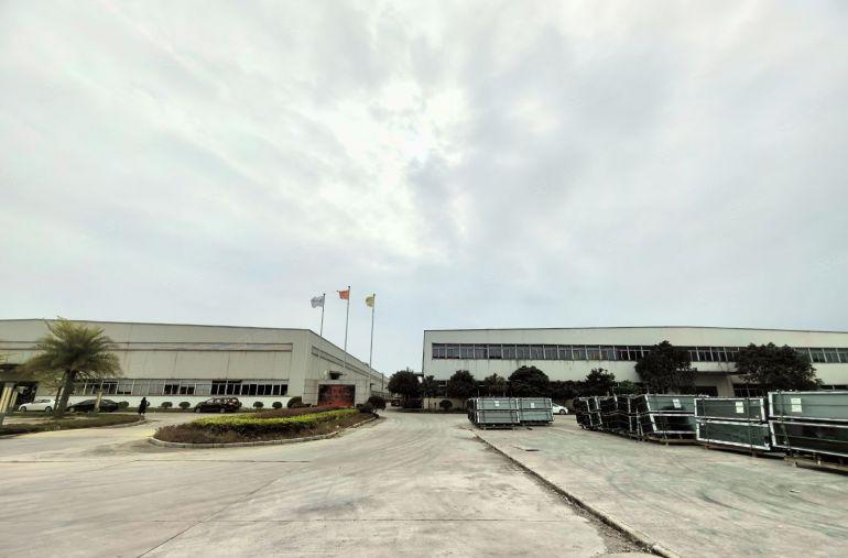 博罗县石湾镇滴水十米重型钢构出租，空地一万方，形象好高速口