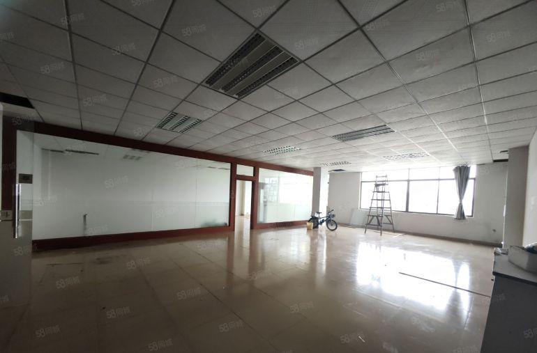 电子电工看过来 950平现成装修地坪漆办公室